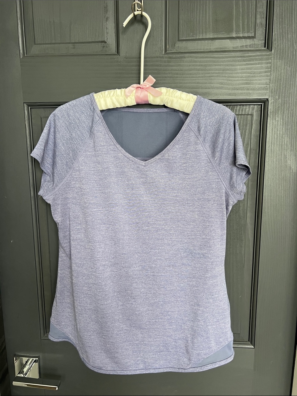 Women’s V-Neck Performance Tee - Light Lavender, size medium